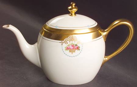 The Mount Vernon Shape 693 Teapot & Lid