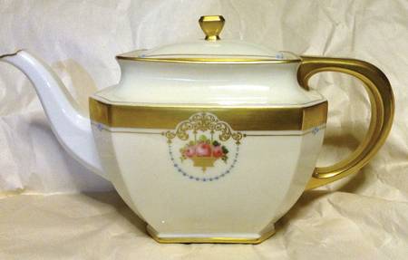 The Mount Vernon Teapot & Lid