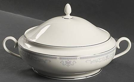 Mt. Vernon Round Covered Vegetable