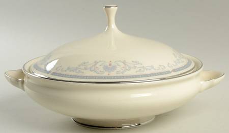 Mt. Vernon Round Covered Vegetable