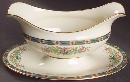 Mystic Gravy Boat with Attached Underplate