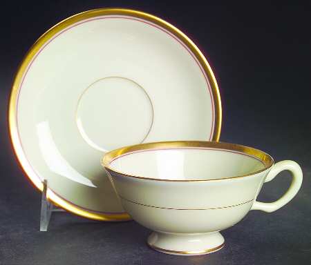 Nydia Footed Cup & Saucer Set
