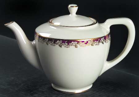 Oakleaf Maroon Shape 1961 Teapot & Lid