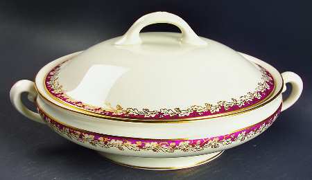 Oakleaf Maroon Round Covered Vegetable