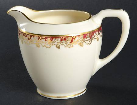 Oakleaf Maroon Creamer
