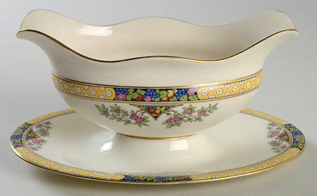 The Orchard Gravy Boat with Attached Underplate