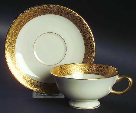 P22 Footed Cup & Saucer Set