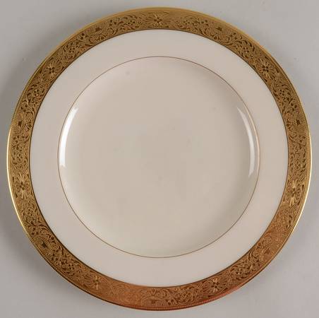 P22 Luncheon Plate