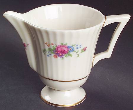 Pavlova Creamer