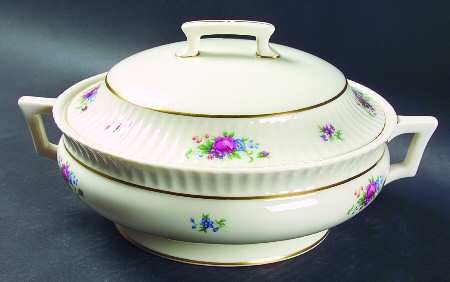 Pavlova Round Covered Vegetable by Lenox