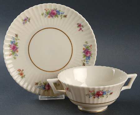 Pavlova Footed Cream Soup Bowl & Saucer Set
