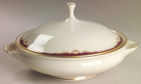 Pierce Round Covered Vegetable