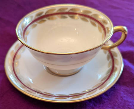 Platina Maroon Footed Cup & Saucer Set