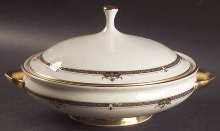 Potomac Round Covered Vegetable