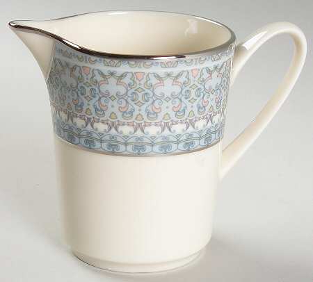 Projection Creamer