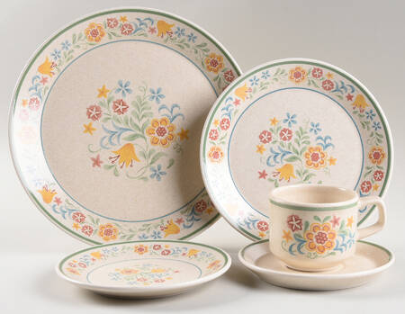 Quakertown 40 Piece Estate Set