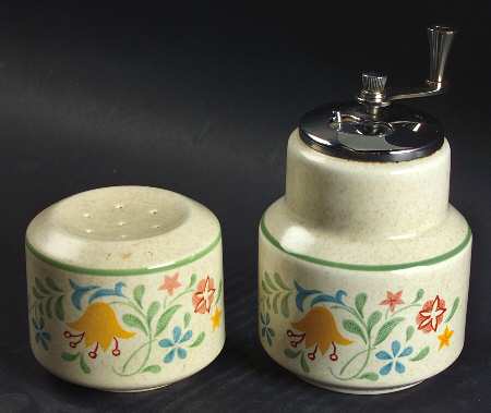 Quakertown Salt Shaker & Pepper Mill Set