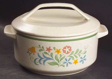 Quakertown 1.25 Qt Round Covered Casserole
