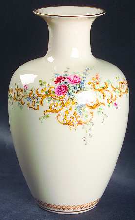 Queen's Garden 9" Vase
