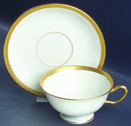 R4 Footed Cup & Saucer Set