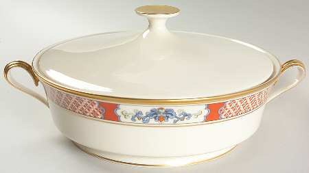 Red Lacquer Round Covered Vegetable