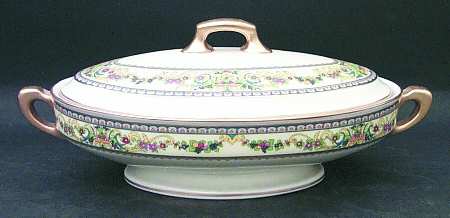 Renaissance Oval Covered Vegetable