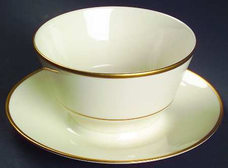 Reverie (Gold Trim) Gravy Boat with Attached Underplate