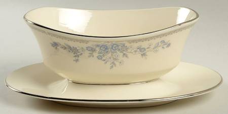 Reverie (Platinum Trim) Gravy Boat with Attached Underplate