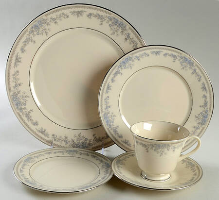 Reverie (Platinum Trim) 40 Piece Estate Set