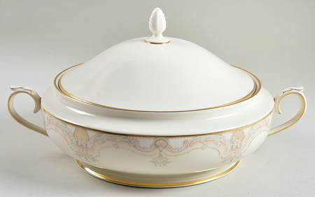 Richelieu Court Round Covered Vegetable