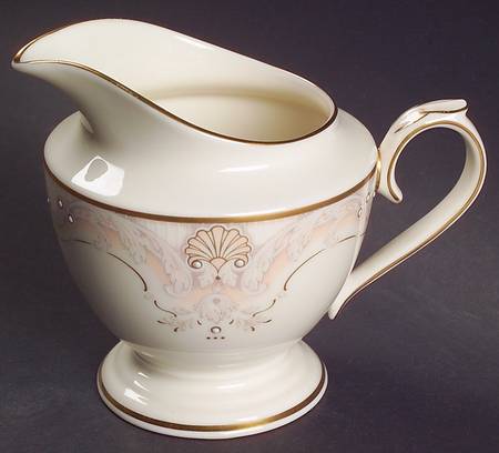 Richelieu Court Creamer