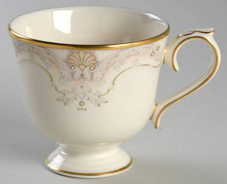 Richelieu Court Footed Cup
