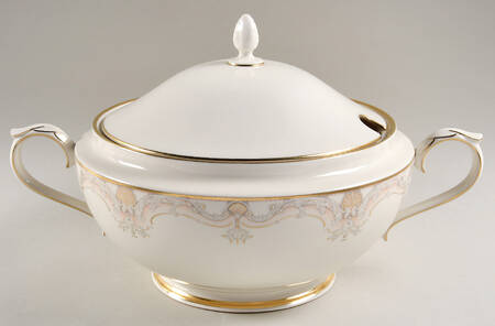 Richelieu Court Tureen &  Lid