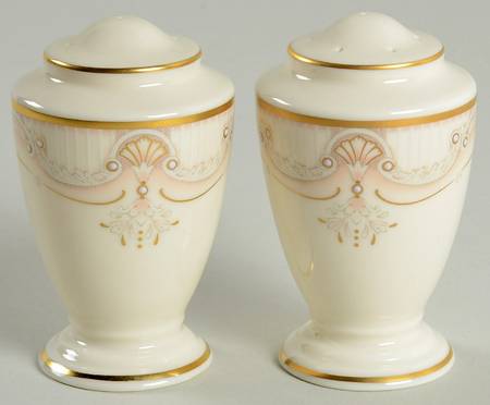 Richelieu Court Salt & Pepper Set