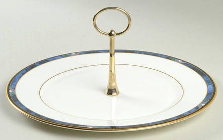 Royal Kelly Round Serving Plate with Handle (DP)