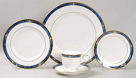 Royal Kelly 40 Piece Estate Set