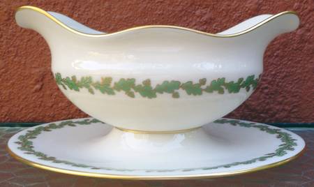 Royal Oak Green Gravy Boat with Attached Underplate