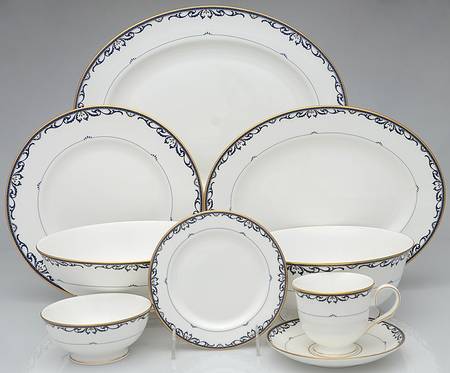 Royal Scroll 44 Piece Estate Set