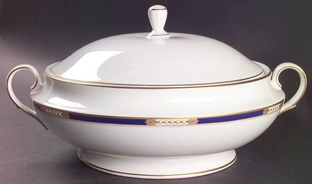 Royal Treasure Round Covered Vegetable