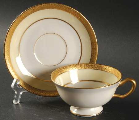 S2A Footed Cup & Saucer Set