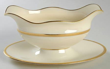 S62 Gravy Boat with Attached Underplate