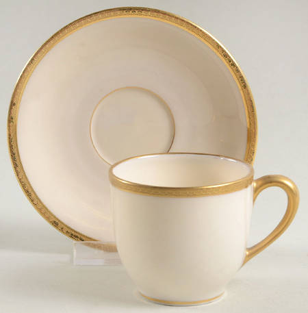 S62 Footed Demitasse Cup & Saucer Set