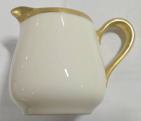 S62 Breakfast Creamer