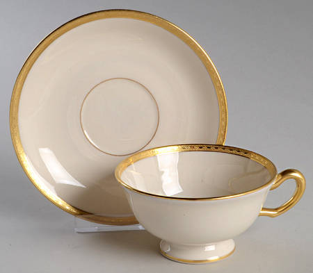 S8 Footed Cup & Saucer Set