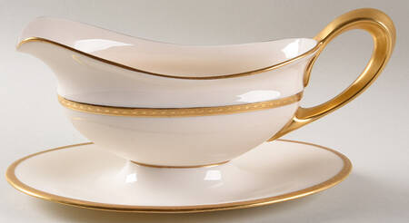 S8 Gravy Boat with Attached Underplate