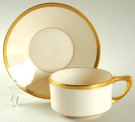 S8 Flat Cup & Saucer Set
