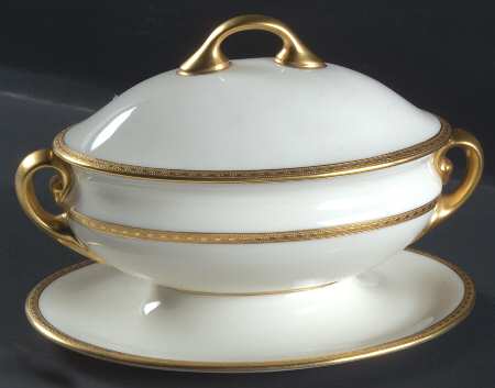 S8 Sauce Boat with Attached Underplate & Lid