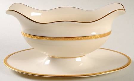S8 Gravy Boat with Attached Underplate