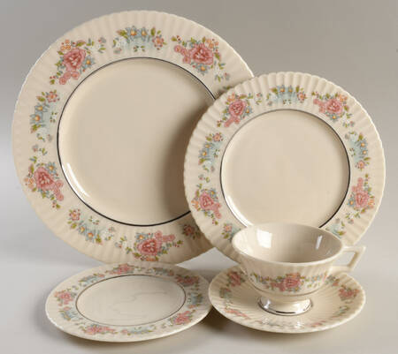 Sachet 40 Piece Estate Set by Lenox