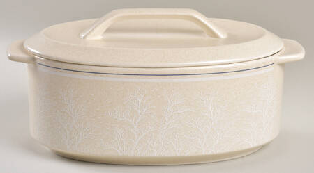 Silhouette 2.5 Quart Oval Covered Casserole